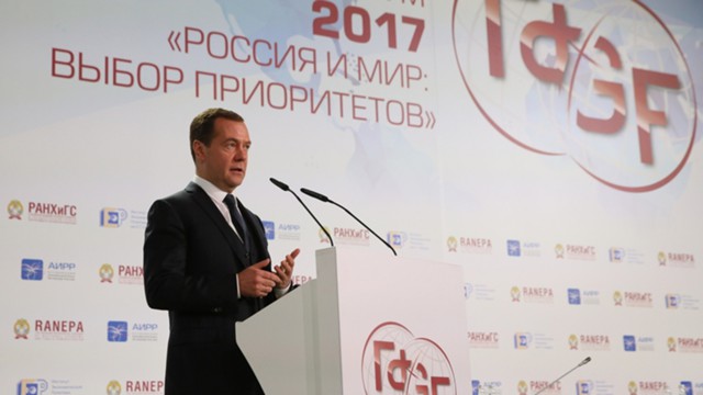 Медведев призвал снизить