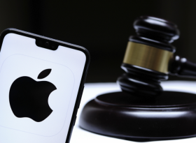 Суд одобрил иск Apple в