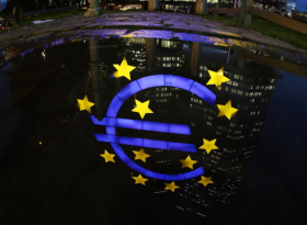 Евро попал под давление